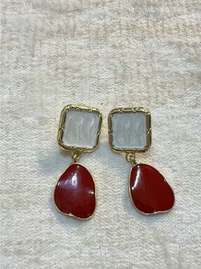 Vintage Style Golden Alloy Burgundy & White Enamel Pendant Drop Earrings
